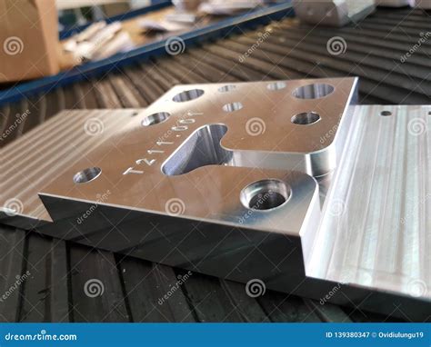 custom manufactured metal pieces